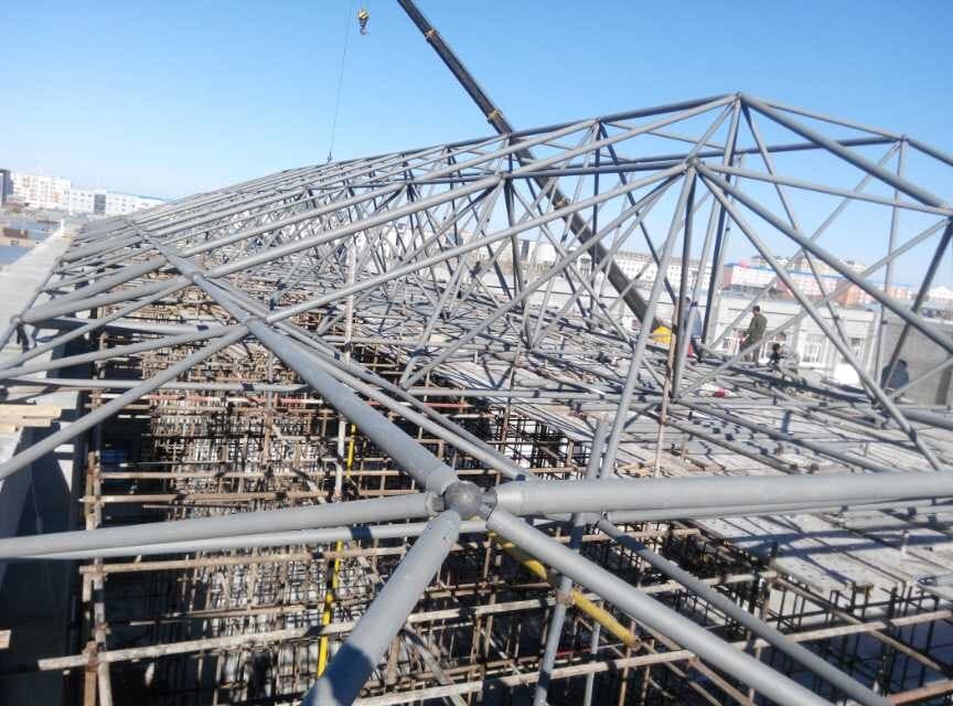 境外商贸城屋顶网架工程