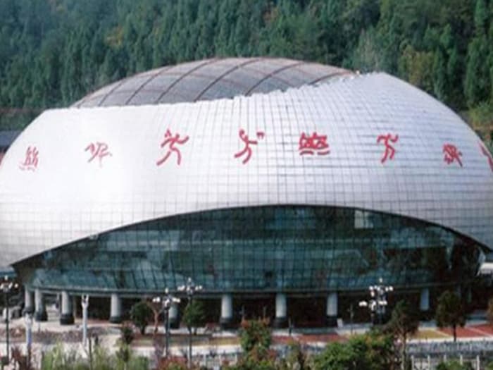 境外体育中心球形网架加工安装